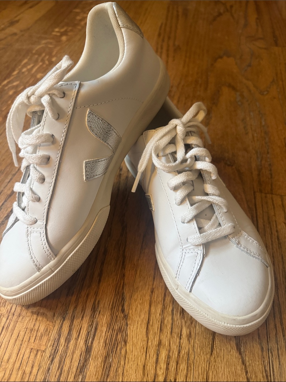 VEJA Women's White/Silver Leather Esplar Sneaker-Size 7